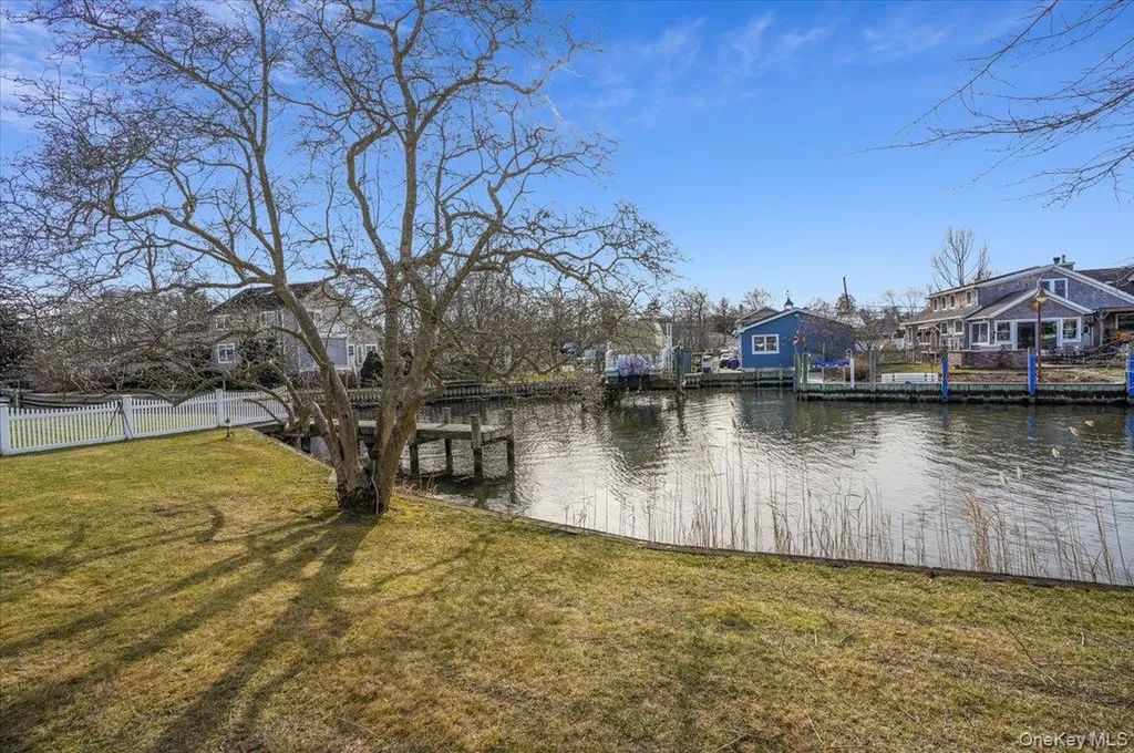 182 Connetquot Drive Oakdale NY 11769