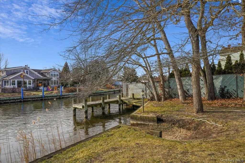 182 Connetquot Drive Oakdale NY 11769