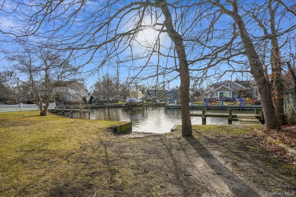 182 Connetquot Drive Oakdale NY 11769
