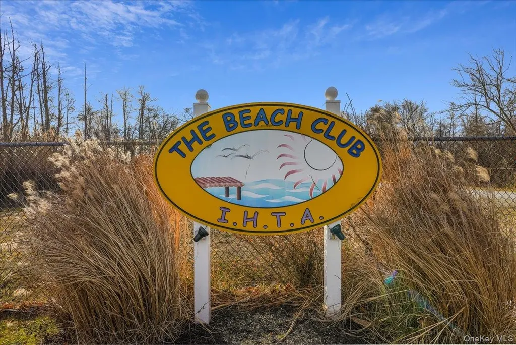 182 Connetquot Drive Oakdale NY 11769