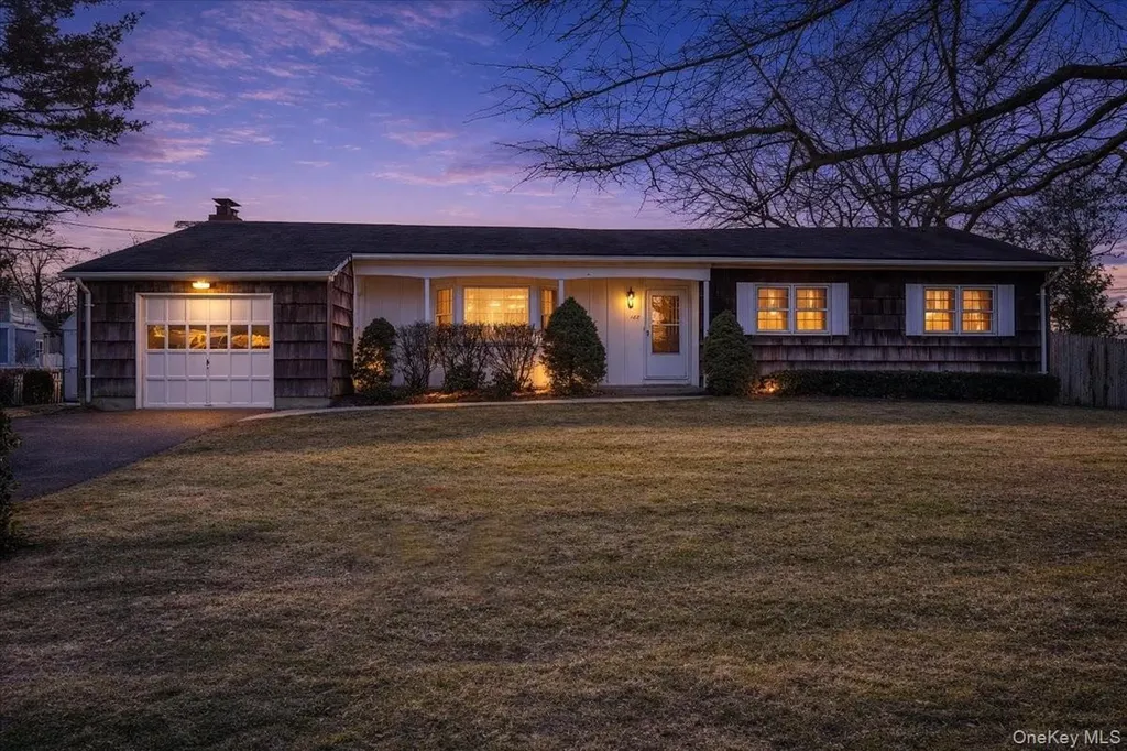 182 Connetquot Drive Oakdale NY 11769