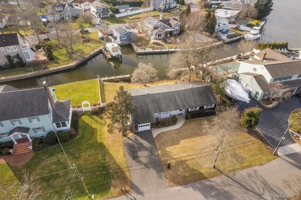 182 Connetquot Drive Oakdale NY 11769
