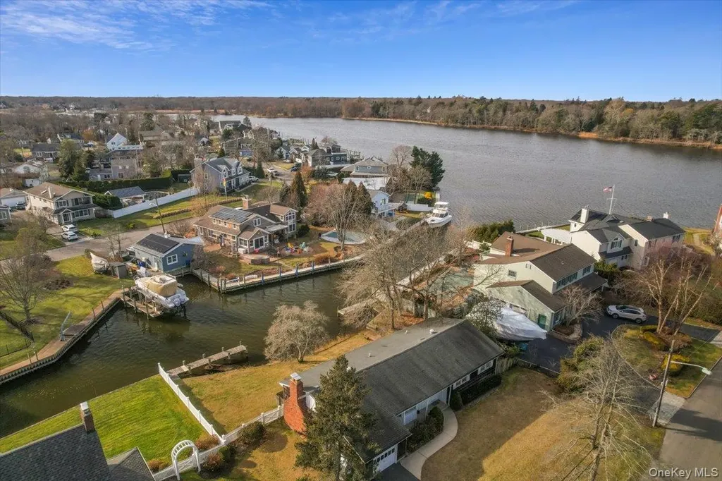 182 Connetquot Drive Oakdale NY 11769