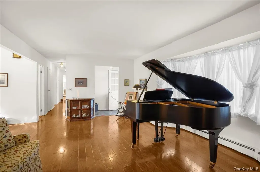 182 Connetquot Drive Oakdale NY 11769
