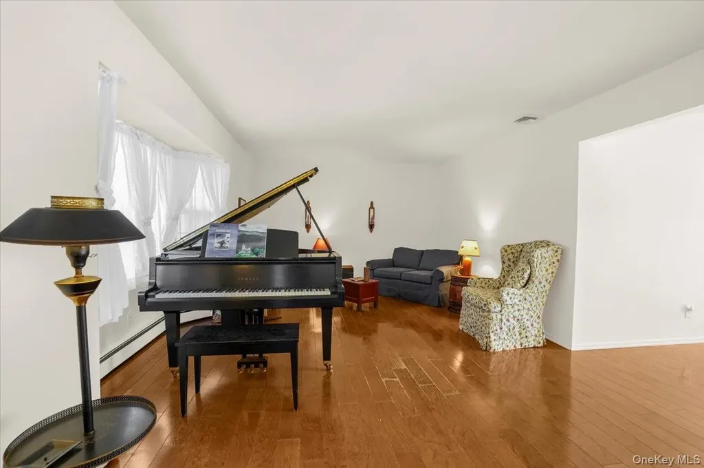 182 Connetquot Drive Oakdale NY 11769