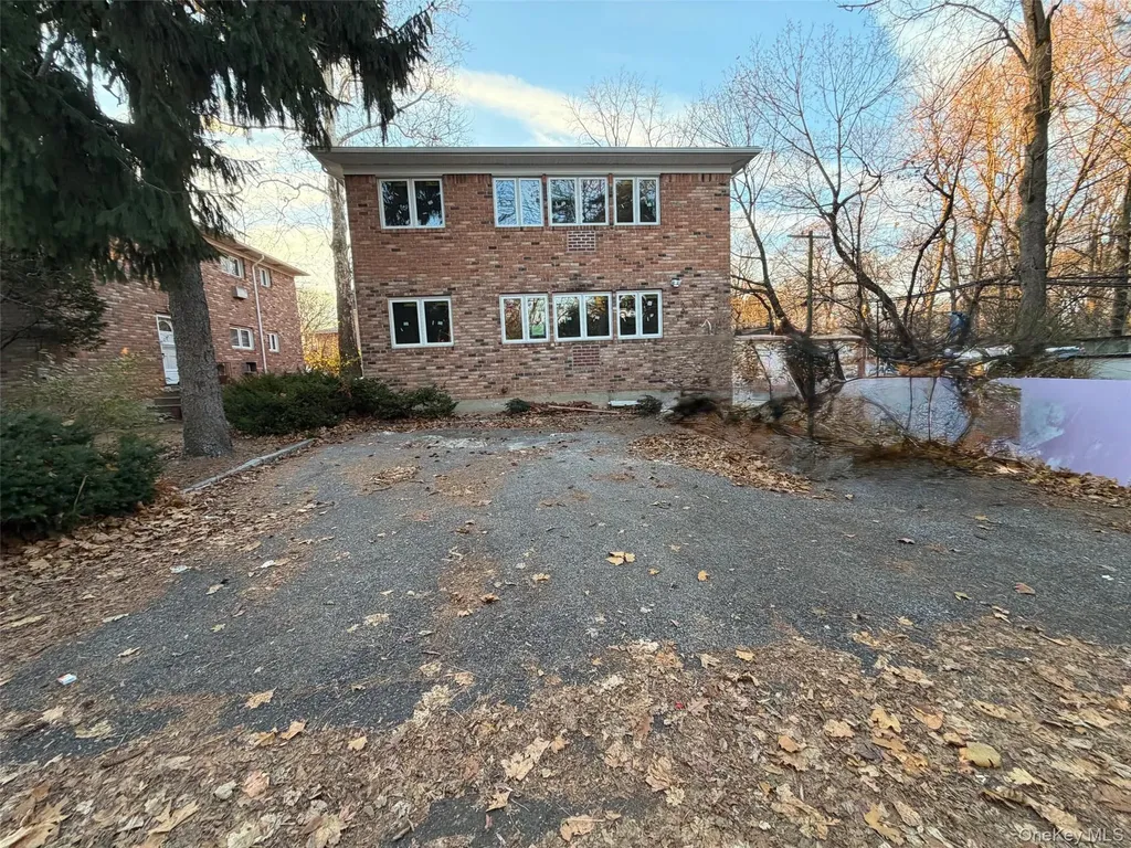 14 Cornwall Lane Port Washington NY 11050