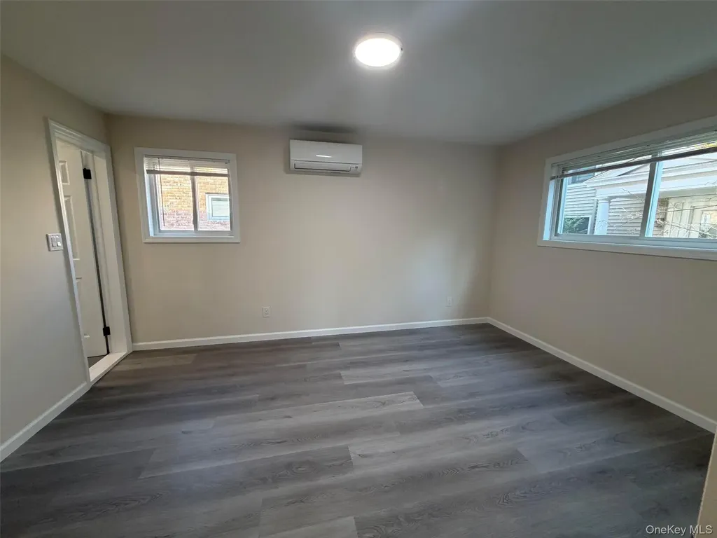 14 Cornwall Lane Port Washington NY 11050