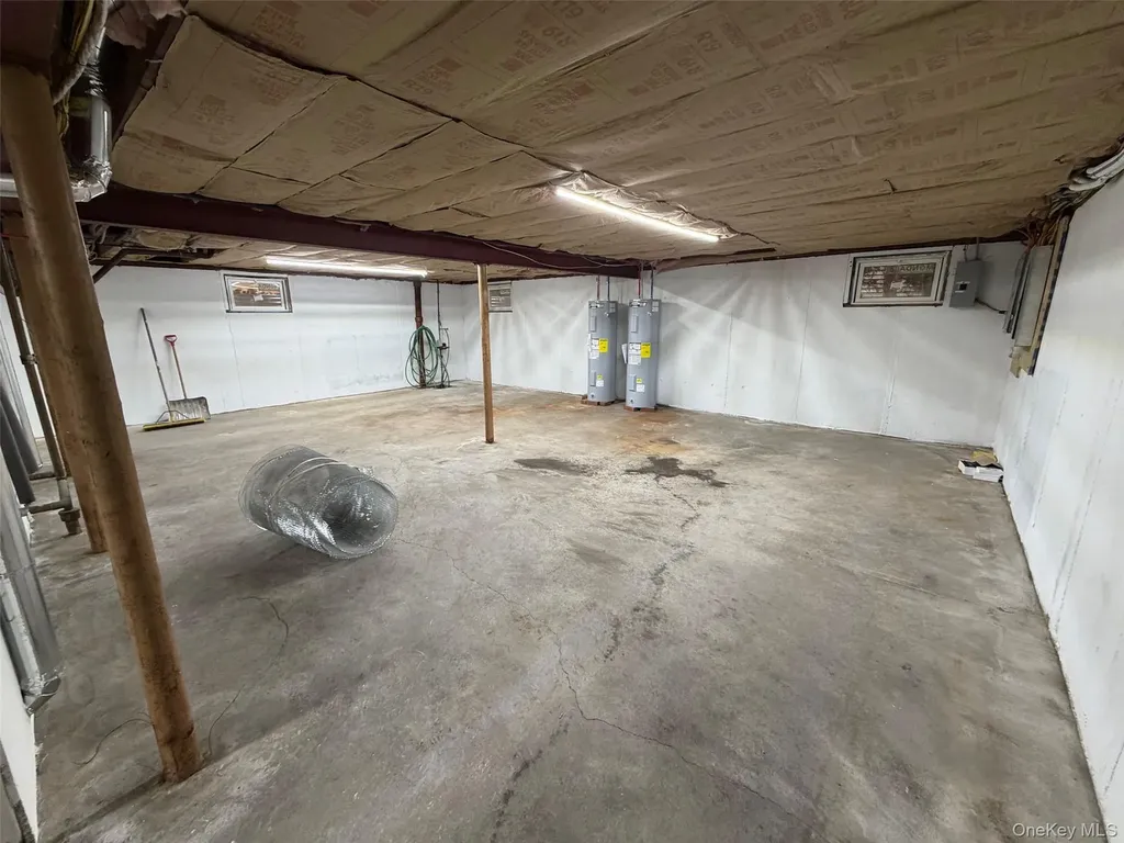 14 Cornwall Lane Port Washington NY 11050