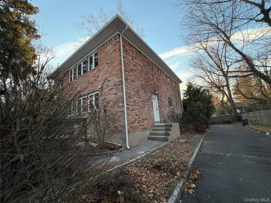 14 Cornwall Lane Port Washington NY 11050