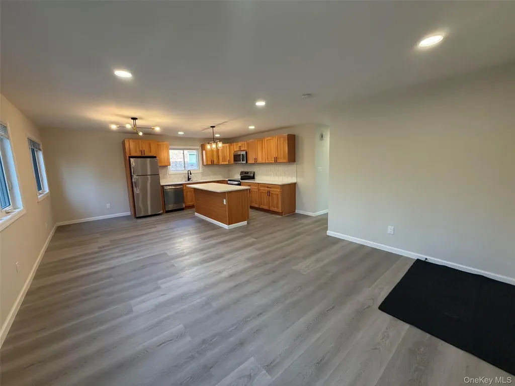 14 Cornwall Lane Port Washington NY 11050