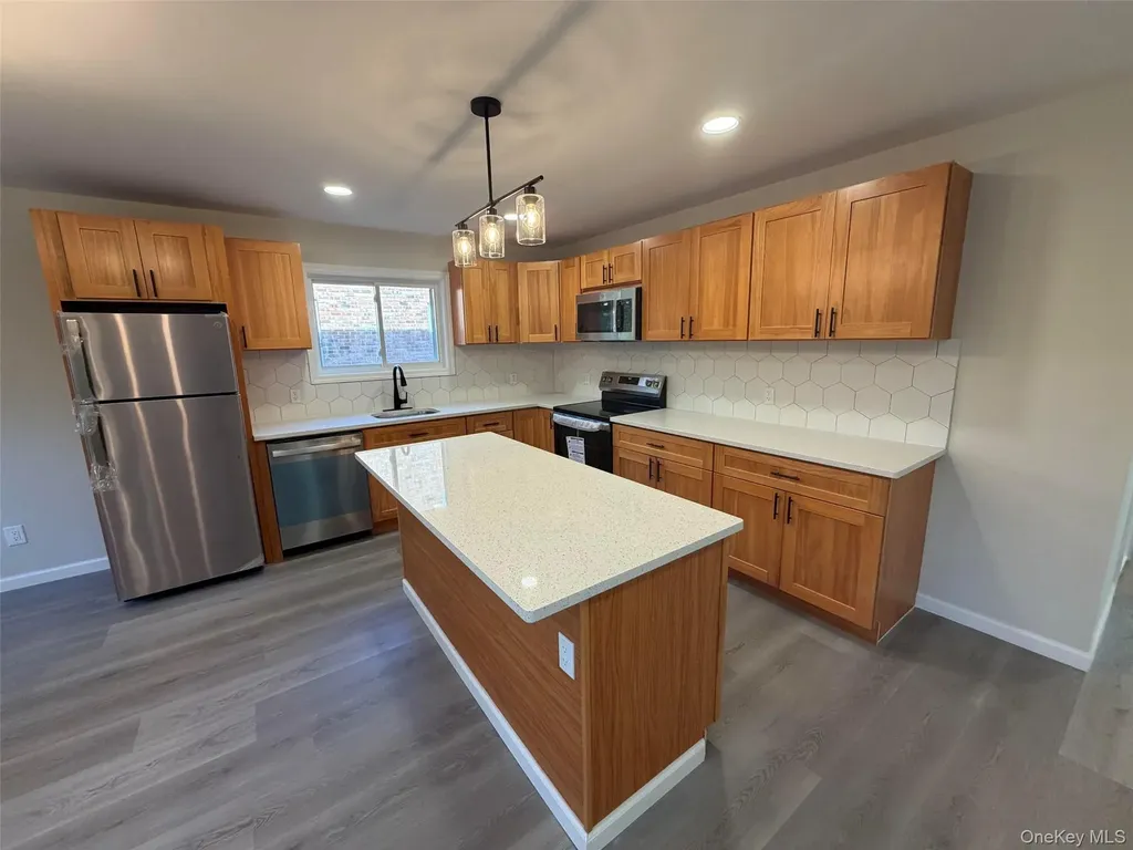 14 Cornwall Lane Port Washington NY 11050