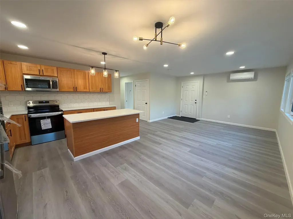 14 Cornwall Lane Port Washington NY 11050
