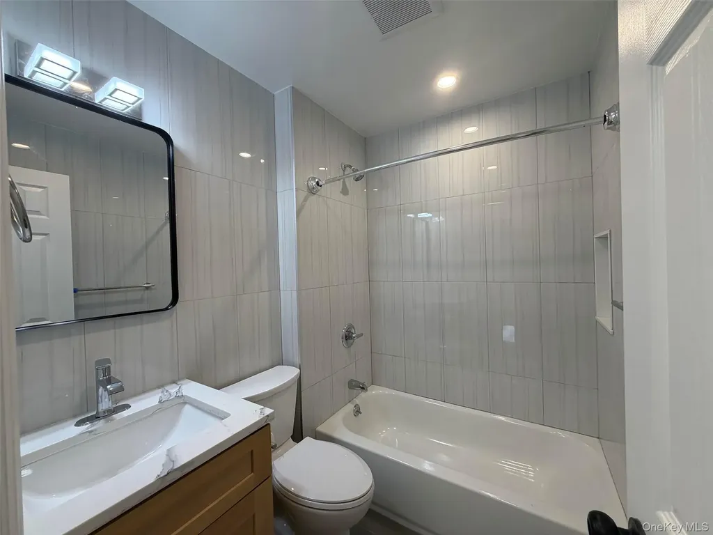 14 Cornwall Lane Port Washington NY 11050