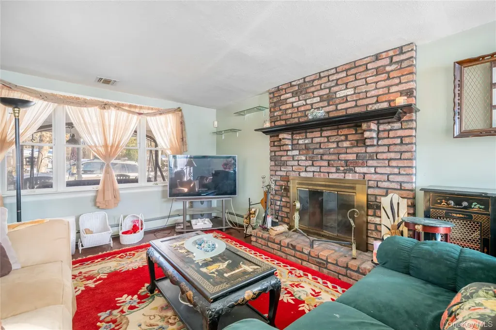 378 Mac Arthur Boulevard Hauppauge NY 11788