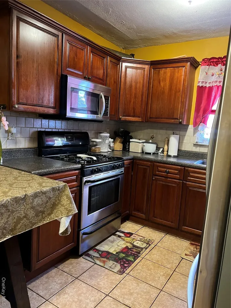 1461 E 233rd Street Bronx NY 10466