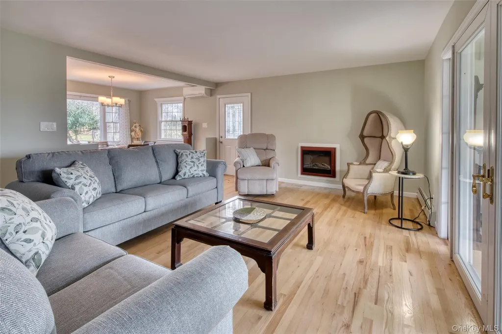 65 Greenway W Orient NY 11957