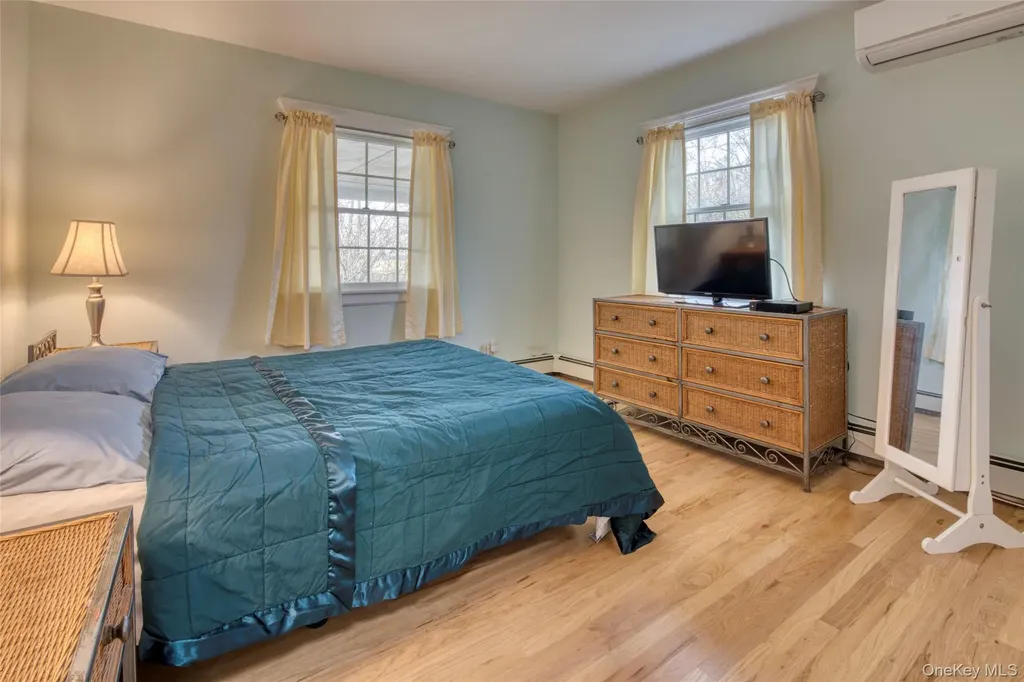 65 Greenway W Orient NY 11957