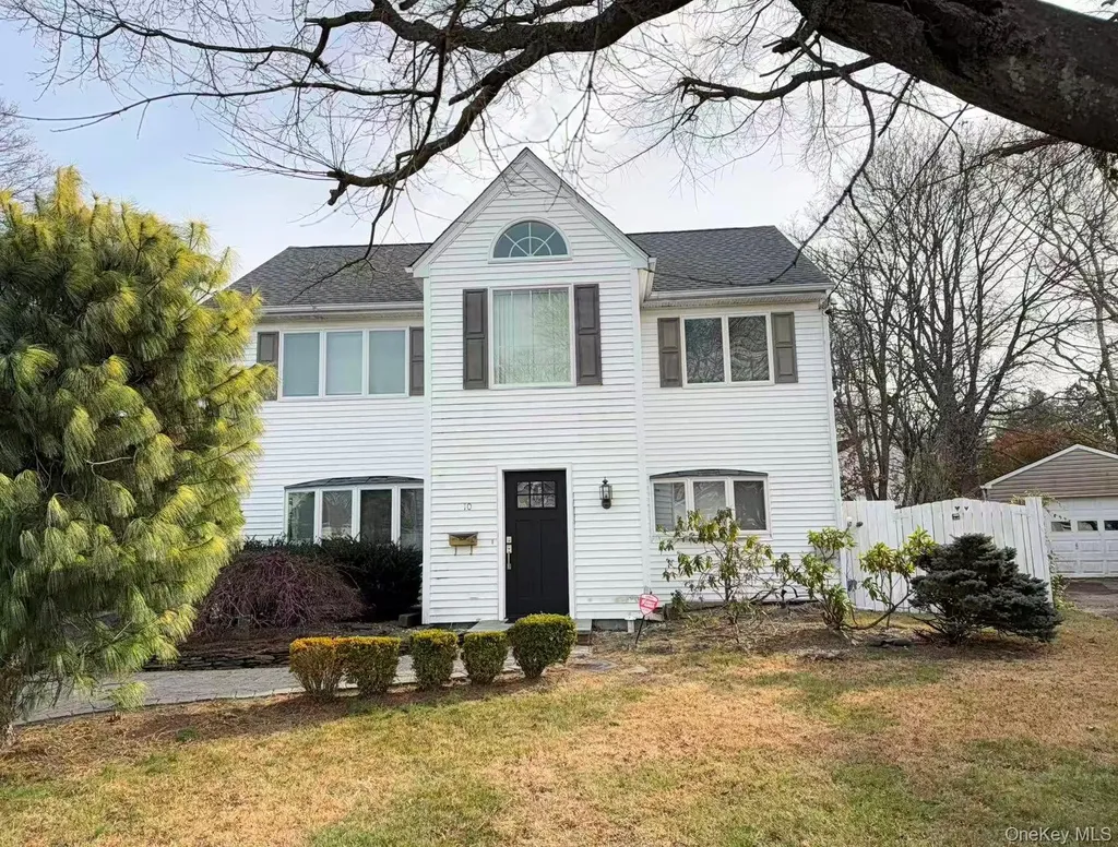 10 The Spur Syosset NY 11791