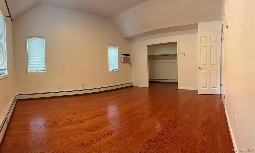 10 The Spur Syosset NY 11791