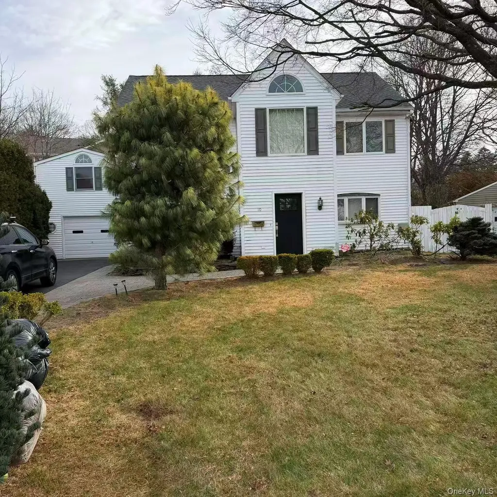 10 The Spur Syosset NY 11791