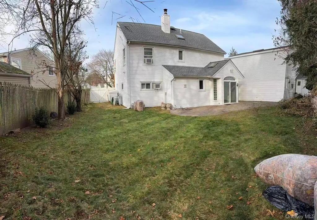 10 The Spur Syosset NY 11791