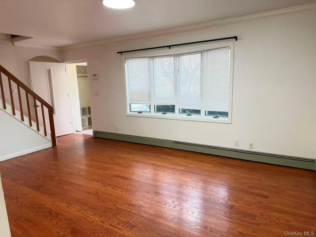 10 The Spur Syosset NY 11791