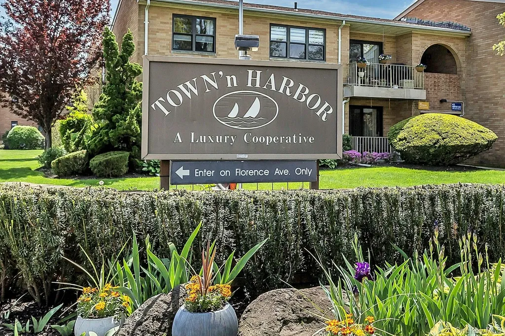 12 Florence Avenue Freeport NY 11520