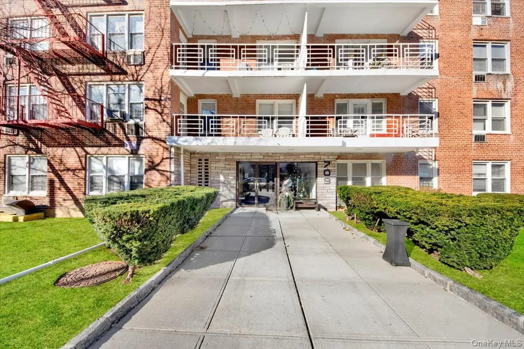 709 Warburton Avenue Yonkers NY 10701