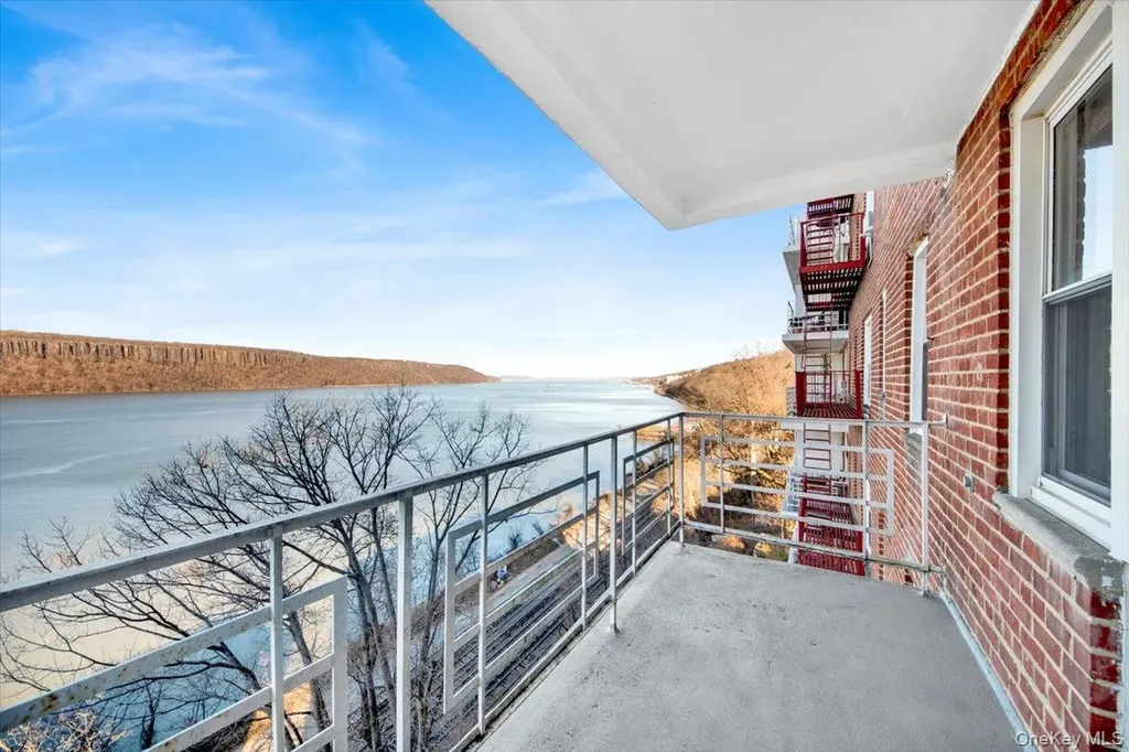 709 Warburton Avenue Yonkers NY 10701