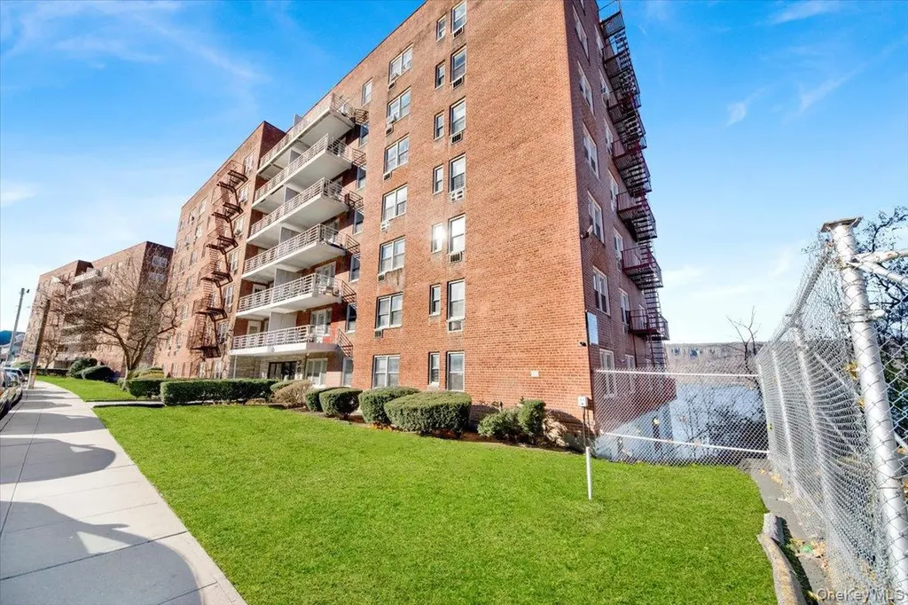 709 Warburton Avenue Yonkers NY 10701