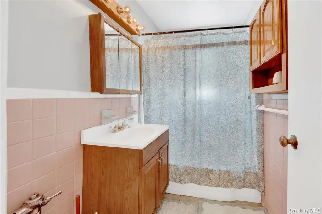 709 Warburton Avenue Yonkers NY 10701