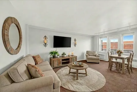 709 Warburton Avenue Yonkers NY 10701