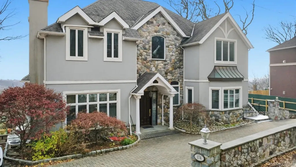 174 Douglas Staten Island NY 10304