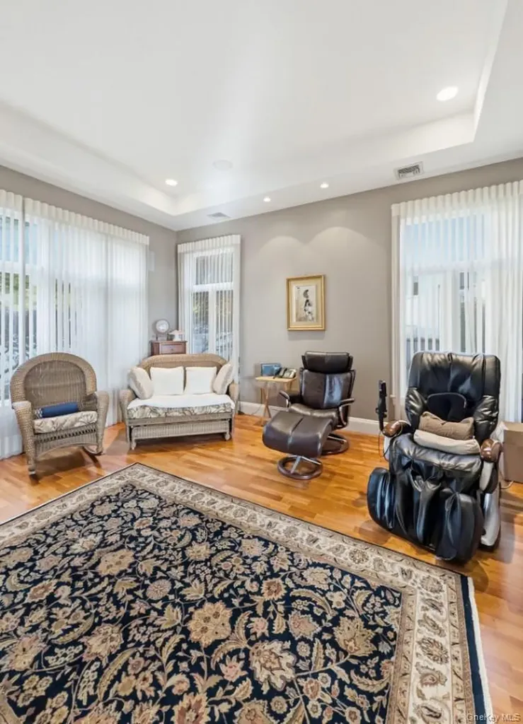 174 Douglas Staten Island NY 10304