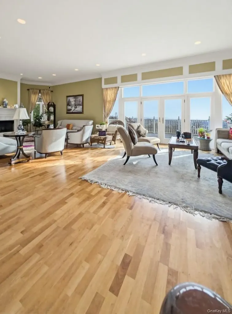 174 Douglas Staten Island NY 10304