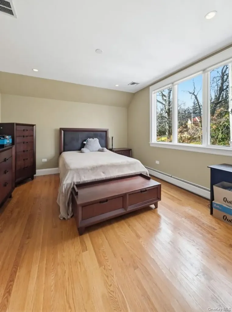 174 Douglas Staten Island NY 10304