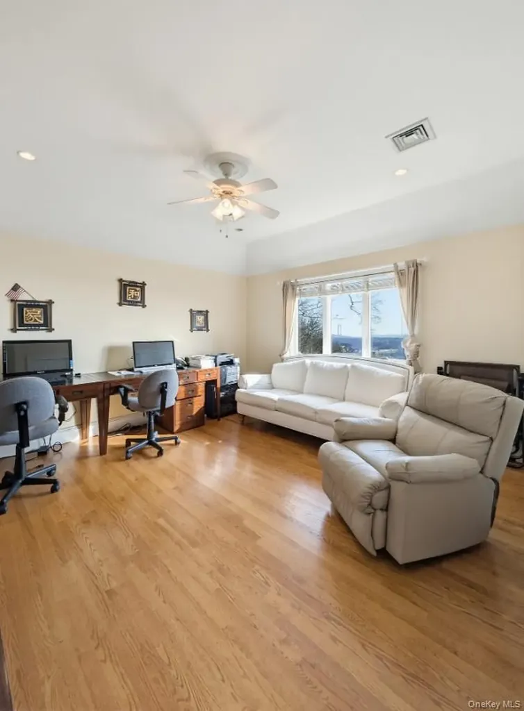 174 Douglas Staten Island NY 10304