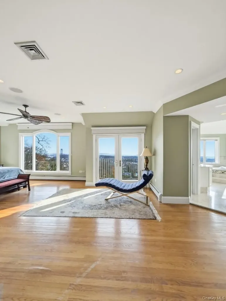 174 Douglas Staten Island NY 10304
