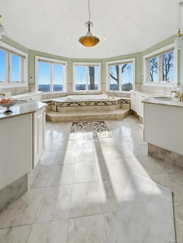 174 Douglas Staten Island NY 10304