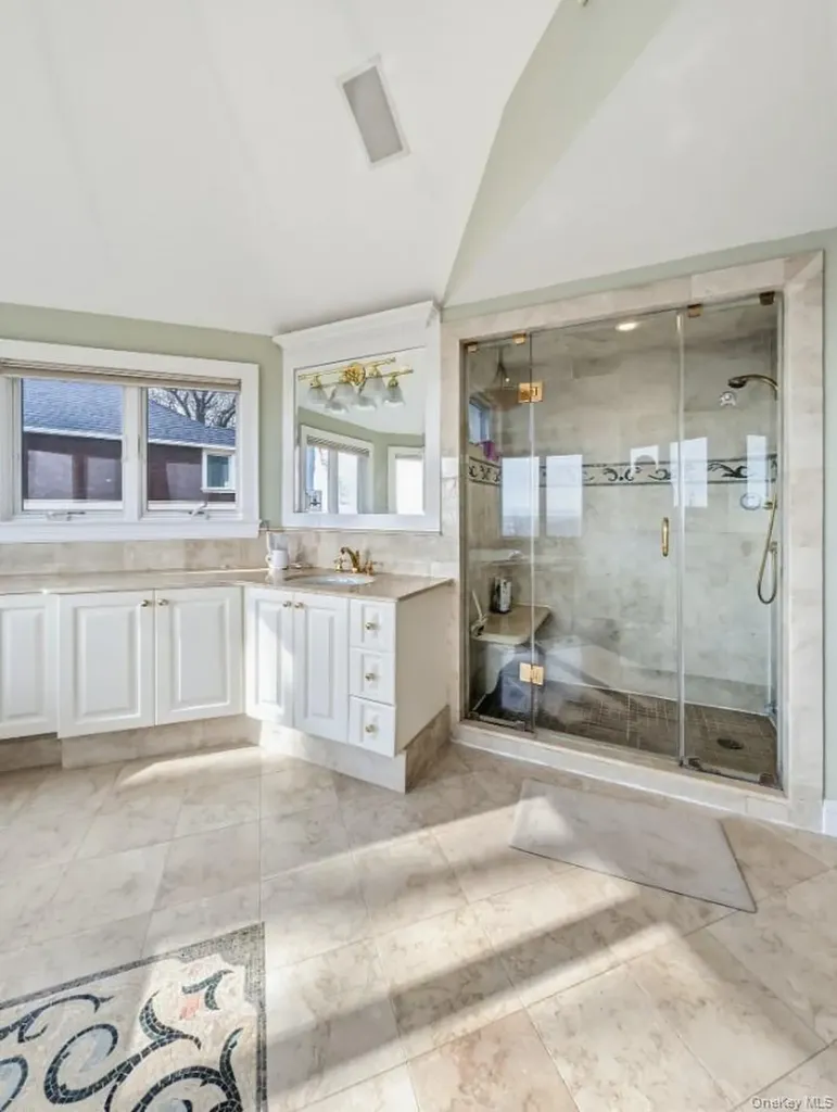174 Douglas Staten Island NY 10304