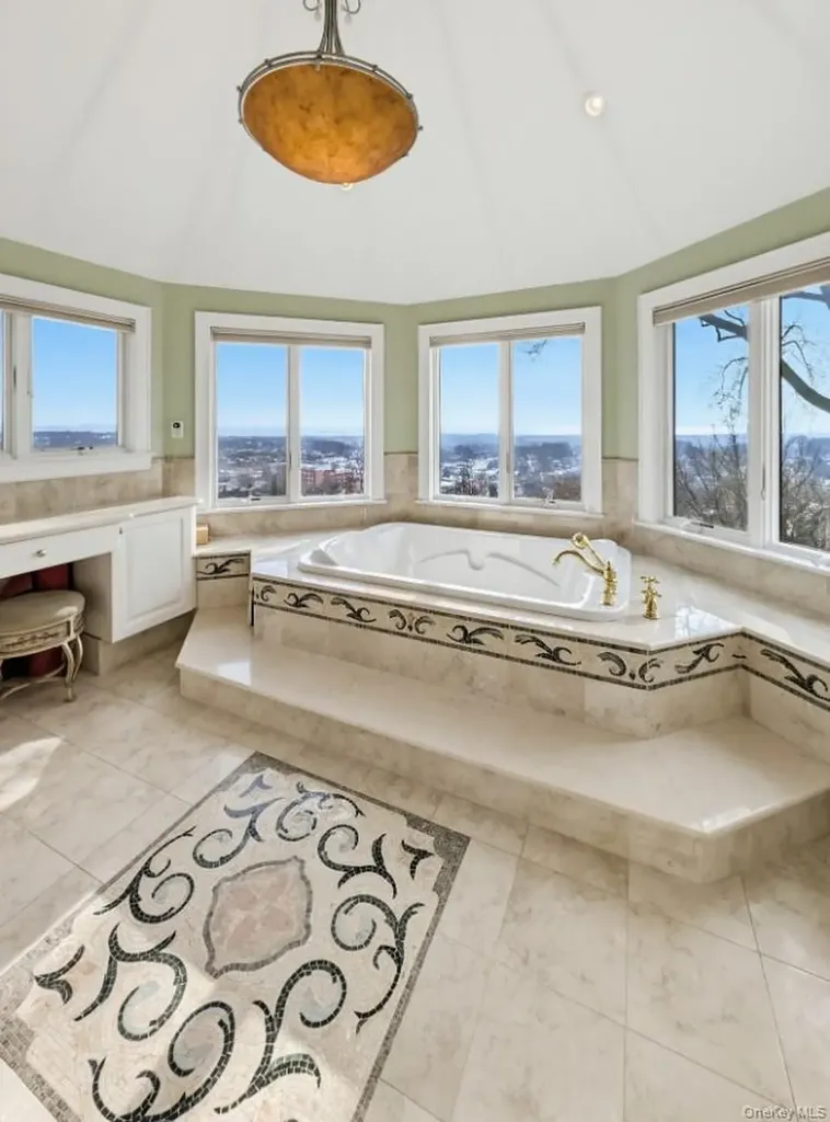 174 Douglas Staten Island NY 10304