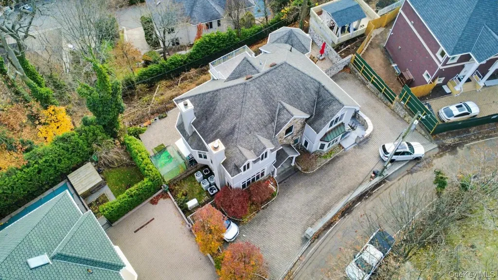 174 Douglas Staten Island NY 10304