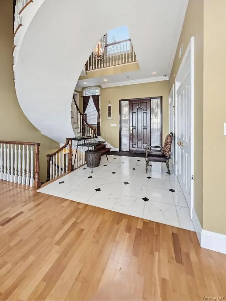 174 Douglas Staten Island NY 10304