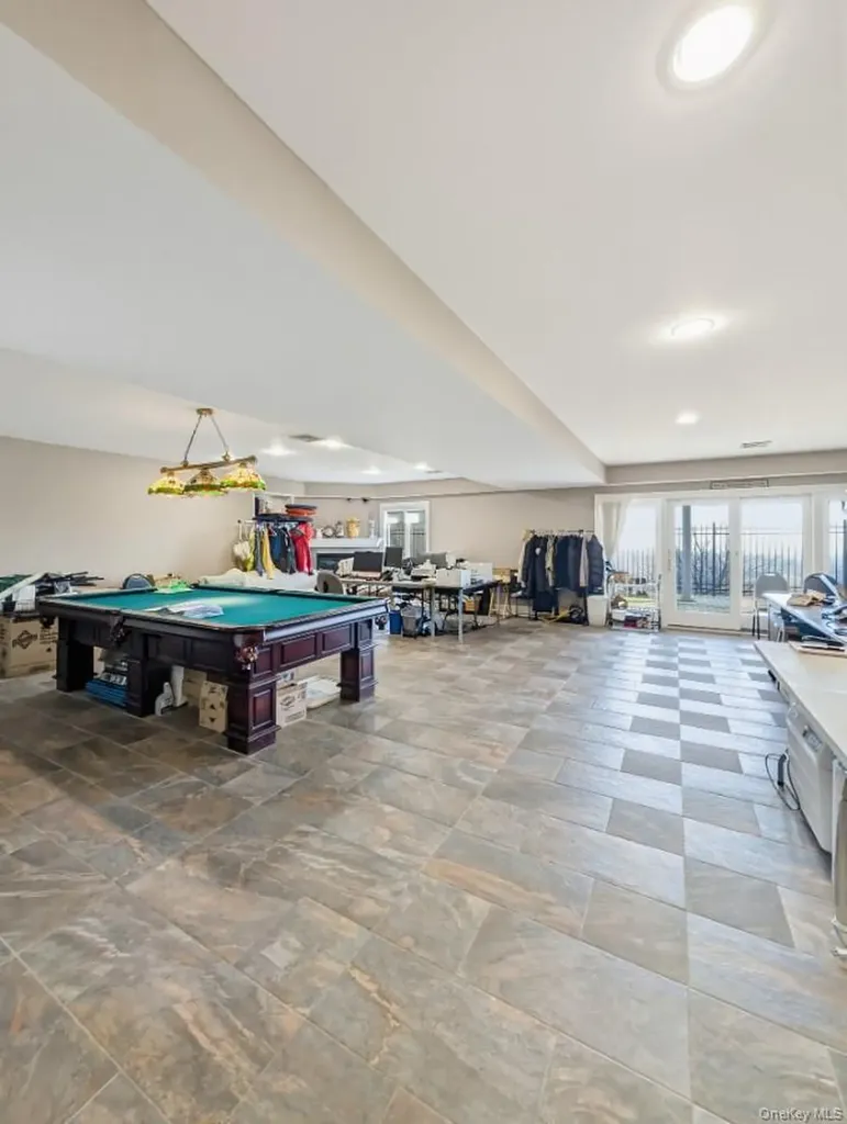 174 Douglas Staten Island NY 10304
