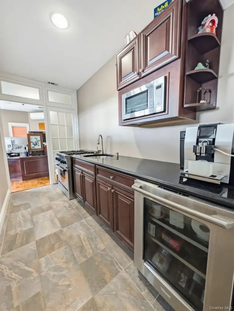 174 Douglas Staten Island NY 10304