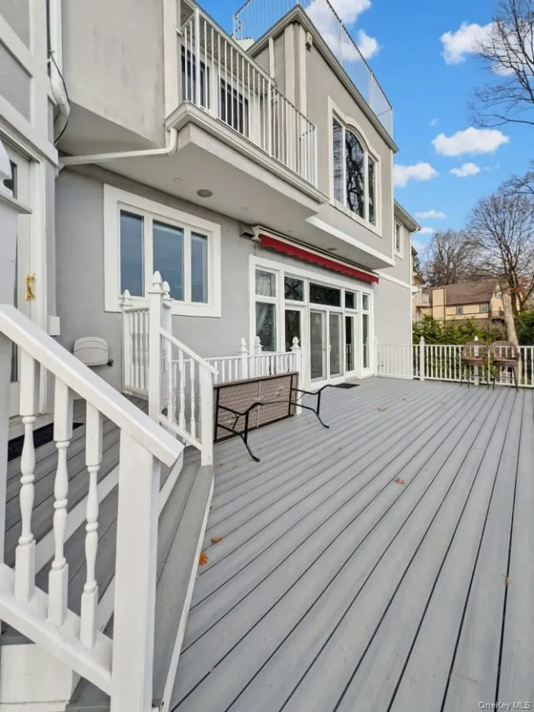 174 Douglas Staten Island NY 10304