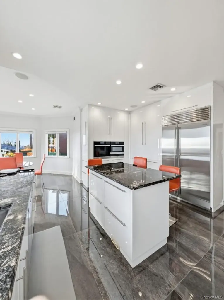 174 Douglas Staten Island NY 10304