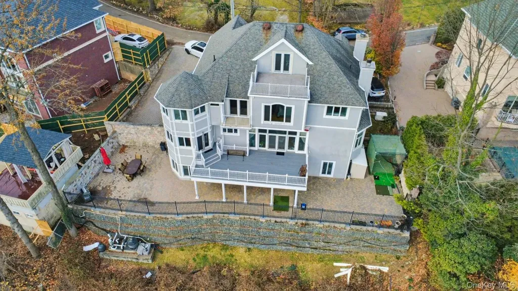 174 Douglas Staten Island NY 10304