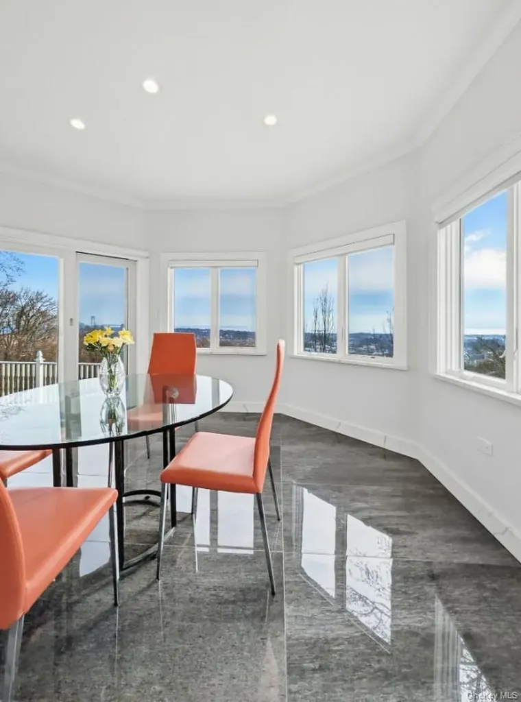 174 Douglas Staten Island NY 10304