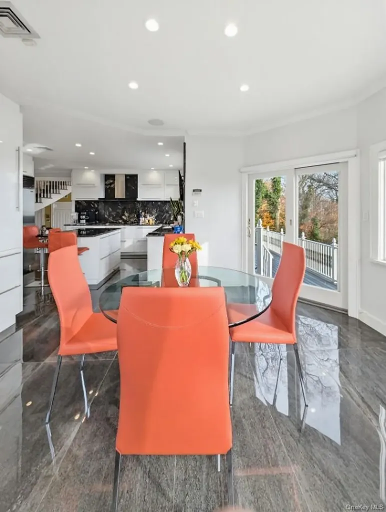 174 Douglas Staten Island NY 10304